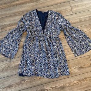 Luca deep plunge w/bell sleeves. Size L.